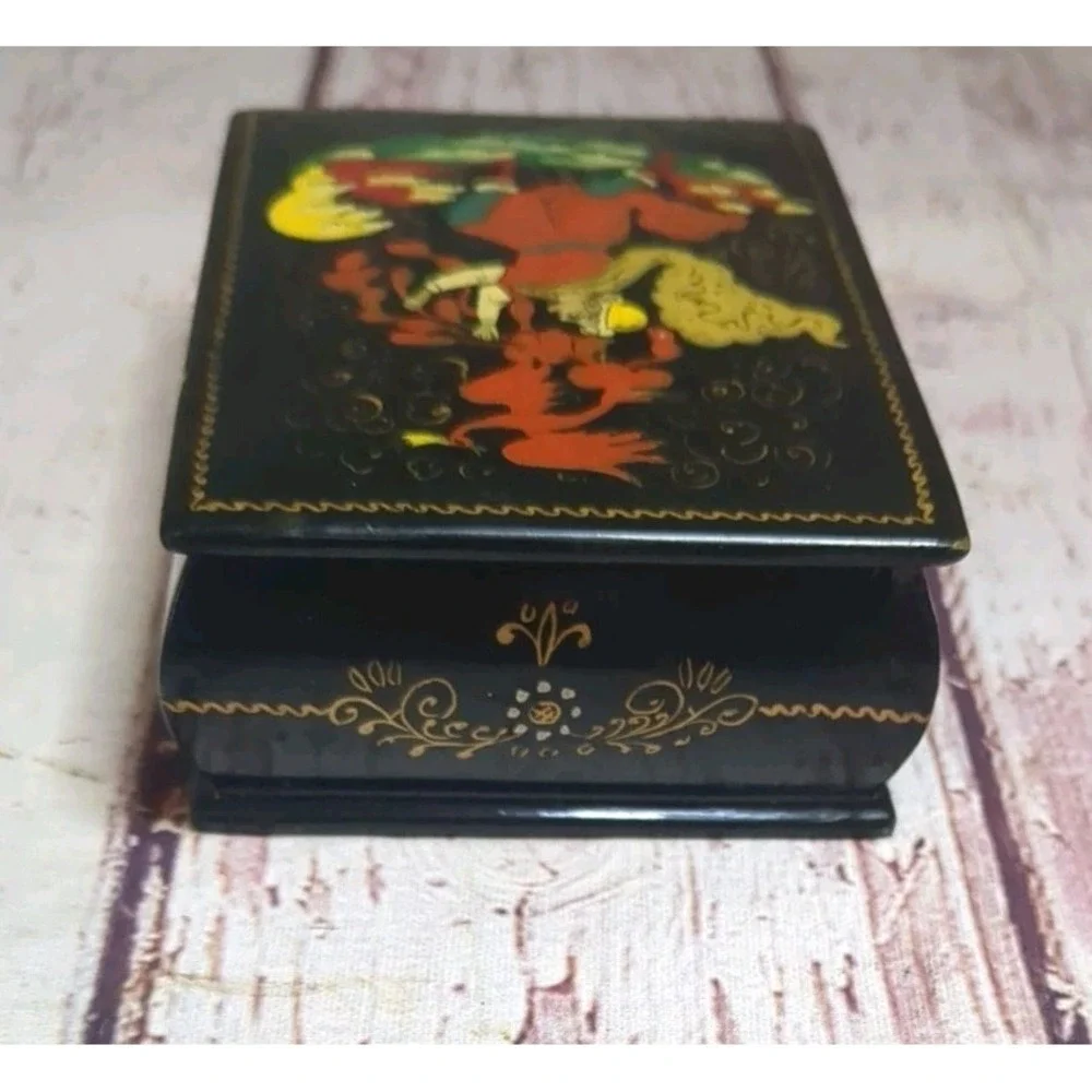 Palekh Russian Lacquer Box hand painted "Firebird" tiny box - Picture 6 of 8